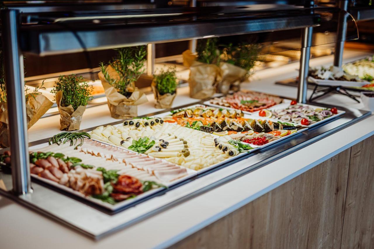 Elements Hotel&Spa Świeradów-Zdrój Dış mekan fotoğraf A salad bar