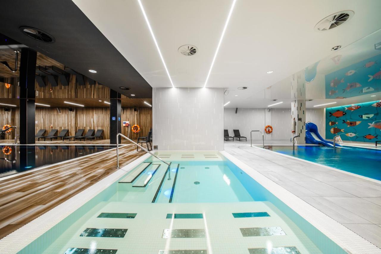 Elements Hotel&Spa Świeradów-Zdrój Dış mekan fotoğraf The swimming pool at the hotel