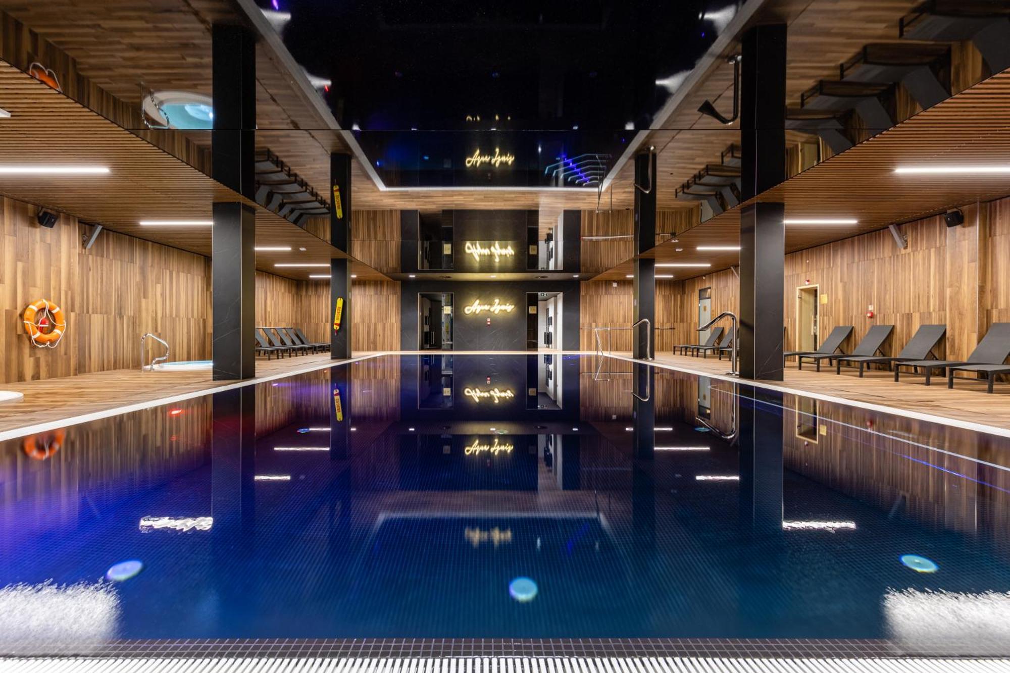 Elements Hotel&Spa Świeradów-Zdrój Dış mekan fotoğraf The swimming pool at the hotel