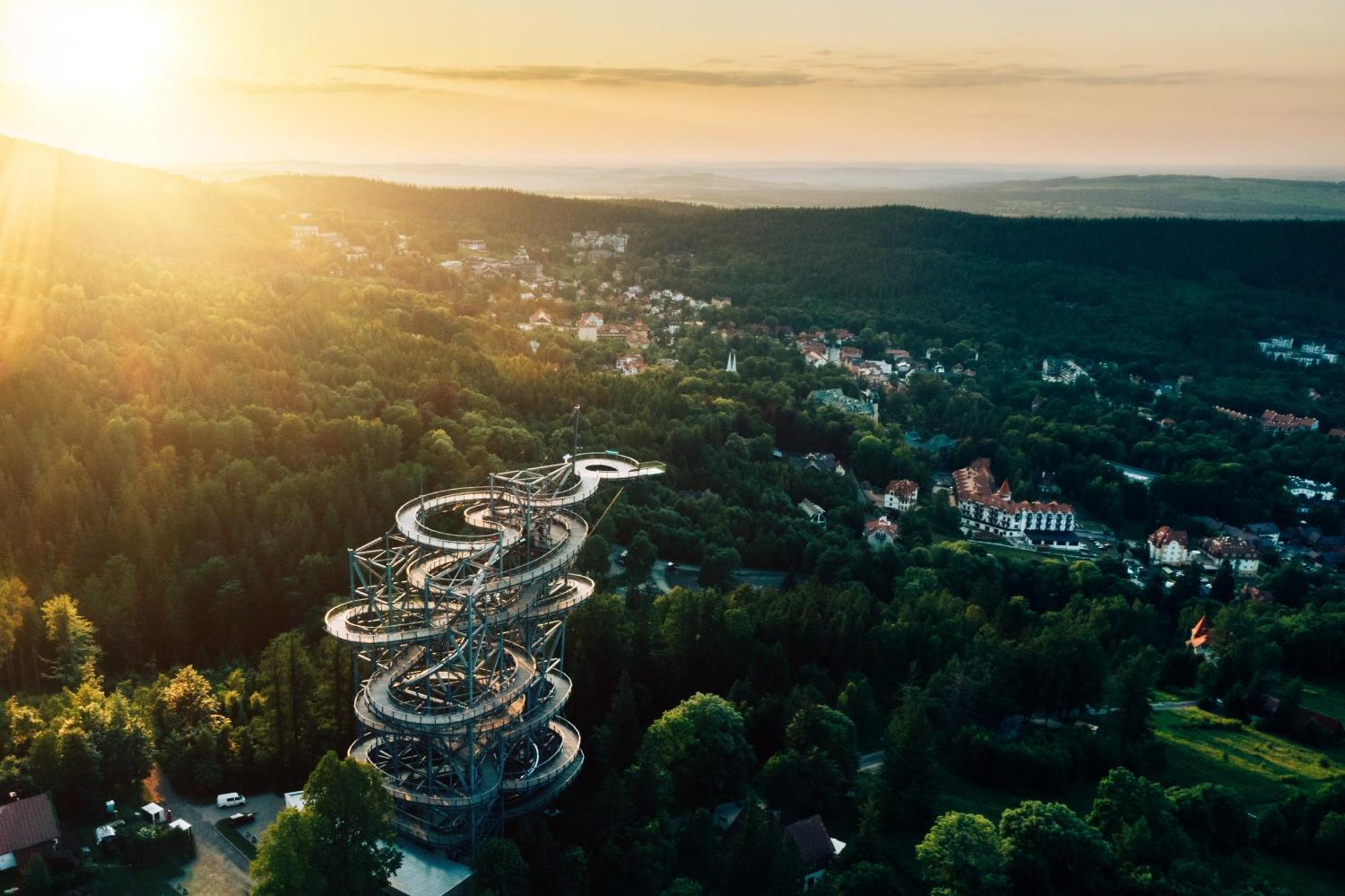 Elements Hotel&Spa Świeradów-Zdrój Dış mekan fotoğraf Aerial view of the observation tower